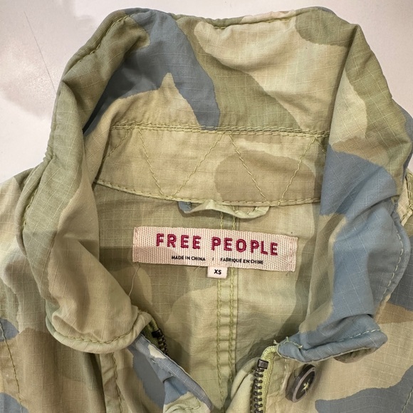 Free People Lead the Way camo jacket - size XS - Picture 3 of 3